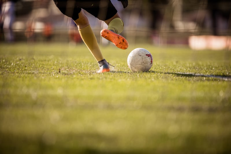 Fußballspieler beim Fußballspielen